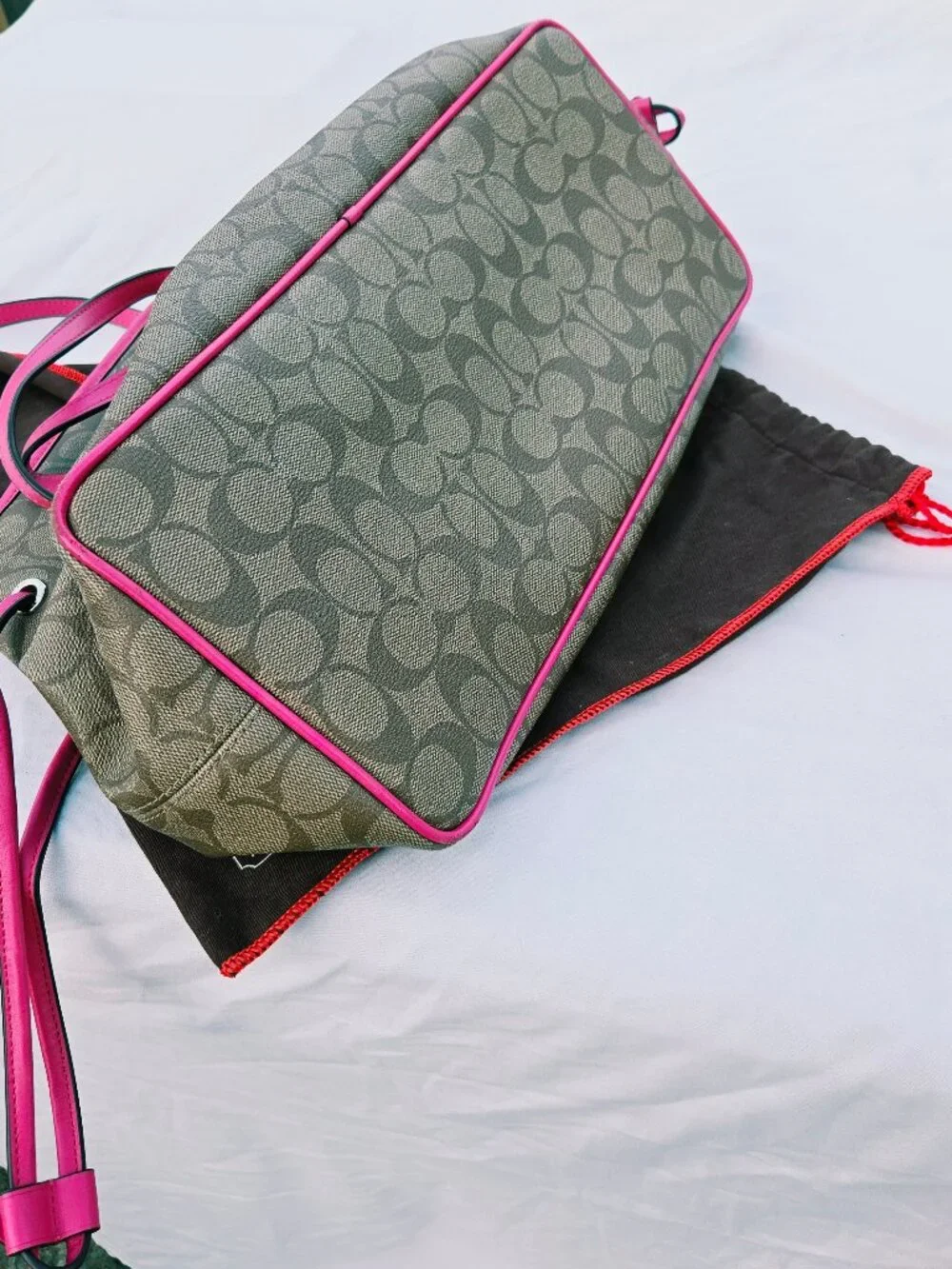 Authentic Coach Signature Drawstring Carry All Tote Pink Leather CC Print Bag